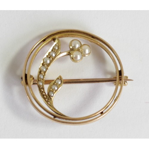 174 - An Edwardian gold and half pearl hoop brooch, tests as 15ct, diameter 22mm, 2.8gm