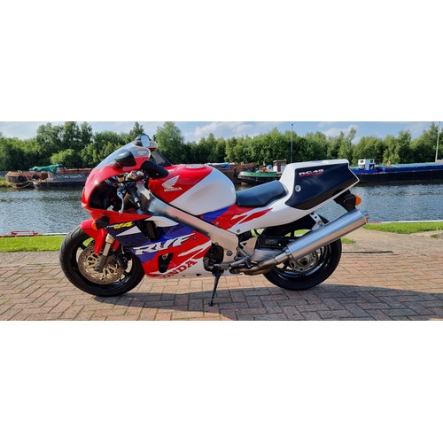 443 - 1995 Honda VFR750R, RC45, 750cc. Registration number M957 AGL. frame number RC45 20000348. Engine nu... 