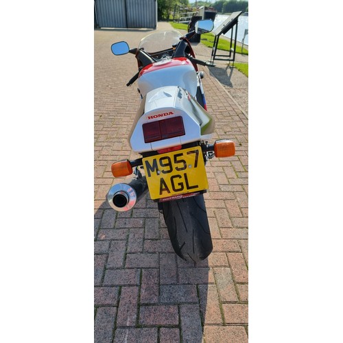 443 - 1995 Honda VFR750R, RC45, 750cc. Registration number M957 AGL. frame number RC45 20000348. Engine nu... 