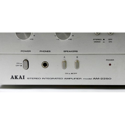 103 - An Akai stereo intergrated amplfier (model AM-2250), with leads and original box, together with a Ak... 