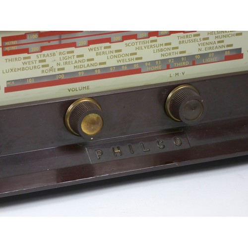 120 - A Philco One-O-Two AM/FM valve radio, model 102