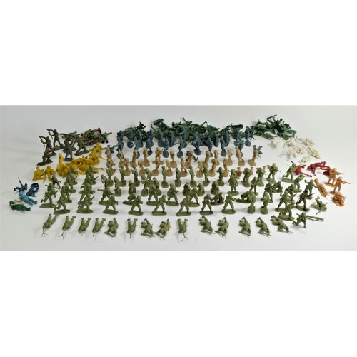 220 - Over 120 plastic infinitary soldiers, unpainted