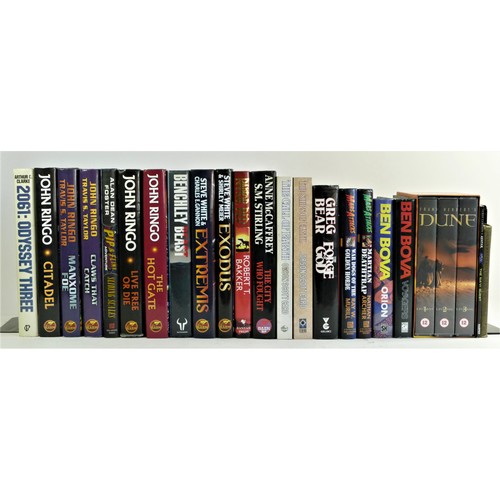 300 - A collection of Sci-Fi hardback and paperback novels from the authors - David Weber (16), Robert A H... 