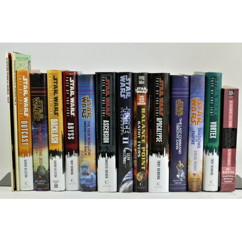 303 - Thirty One Star Wars hardback, paperback and graphic novels consisting of: Destiny's Way, Backlash, ... 