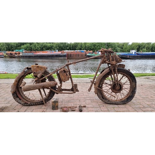 136 - c.1935 BSA B or M series, project. Possibly a B23 Competition.
This project was dug up from a back g... 