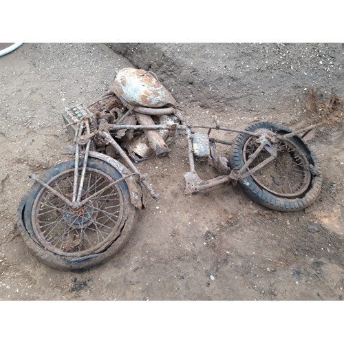 136 - c.1935 BSA B or M series, project. Possibly a B23 Competition.
This project was dug up from a back g... 