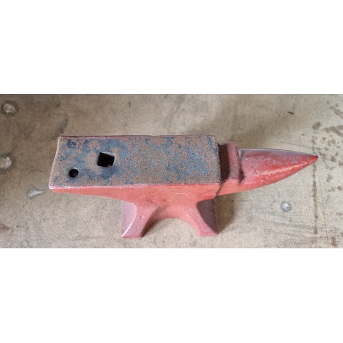 36 - A small anvil, 31cm, good tone when struck