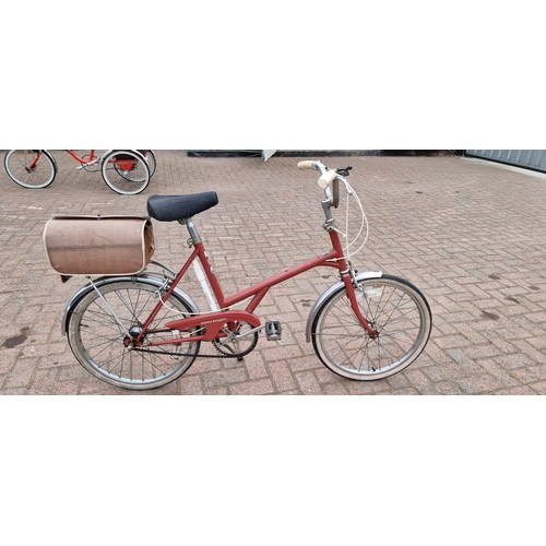 98 - A Dawes commuter bicycle, three gear Sturmey Archer rear hub, shopping basket, 37-400 tyres