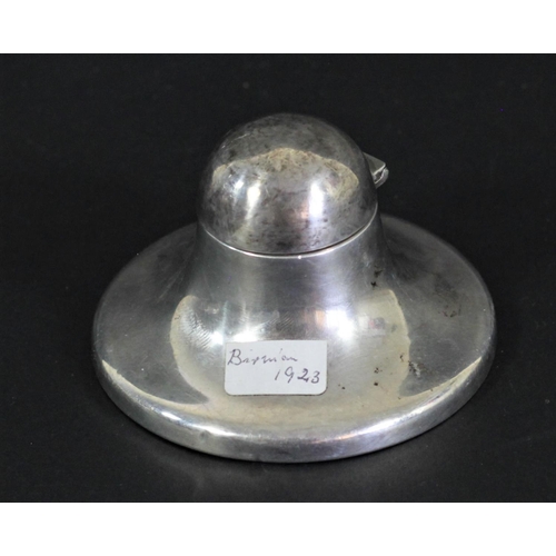 119 - A silver desk inkwell, Birmingham 1923, diameter 7.5cm, loaded