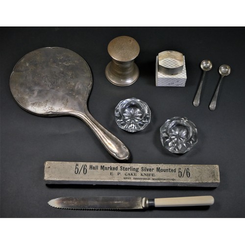 139 - A pair of Hester Bateman salt spoons, makers mark only, silver capstan inkwell, Birmingham 1909, a s... 