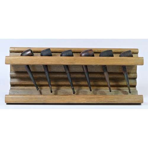 An oak table top pipe rack and six mid 20th Century smokers pipes, to ...