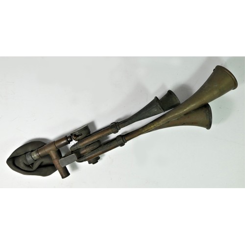 203 - A French Brass era Le Testuphone four trumpet car horn, c.190, by Etiene Teste, serial number 2474, ... 
