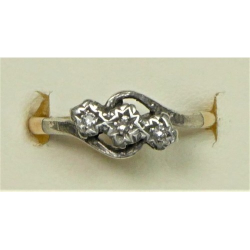 292 - An 18ct gold and diamond illusion set vintage ring, M, 2.0gm