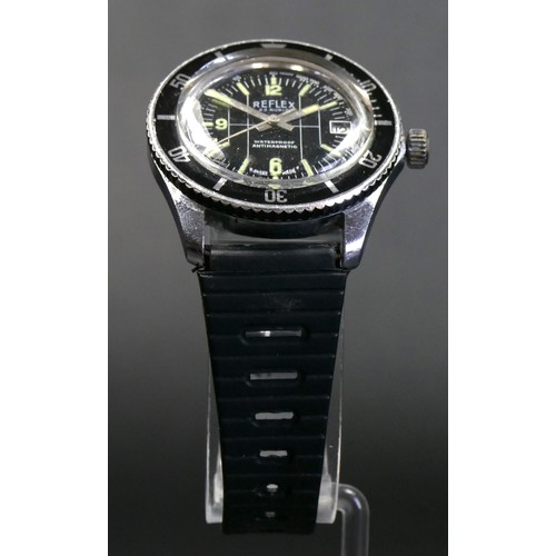 96 - Reflex, a stainless steel manual wind date divers wristwatch, black dial with rotating bezel, 23 jew... 