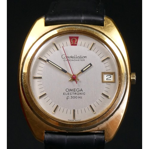 103 - Omega Constellation Chronometer Electronic F300Hz, a gilt metal date quartz gentleman's wristwatch, ... 