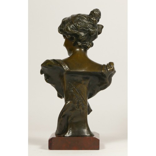 124 - After G. Van der Straeten (French/Belgium 1856 - 1928), a 20th century bronze bust of a lady, bears ... 