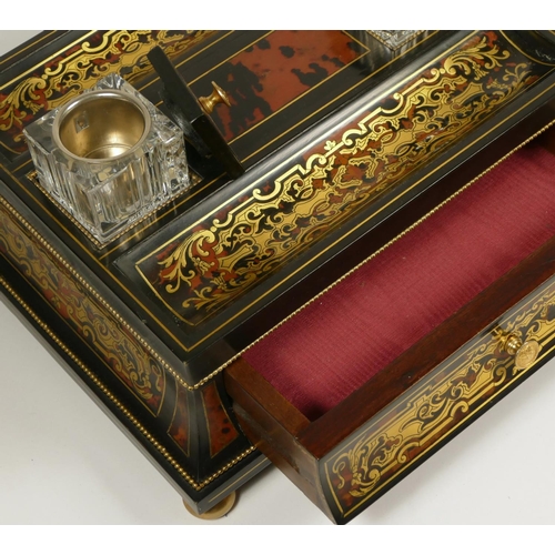 139 - A Victorian style Boulle desk stand, with brass inlay and faux tortoiseshell decoration, two pen tra... 