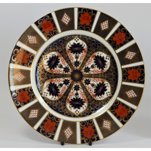 174 - Royal Crown Derby 'Old Imari' dinner plate, 1128 pattern, 27cm diameter, together with a side plate,... 