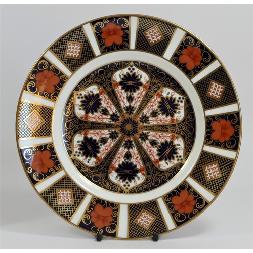 174 - Royal Crown Derby 'Old Imari' dinner plate, 1128 pattern, 27cm diameter, together with a side plate,... 