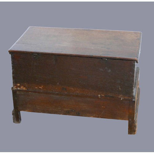 317 - An 18th century oak joined oak Welsh coffer Bach, of small proportions, with moulded lid over a plai... 