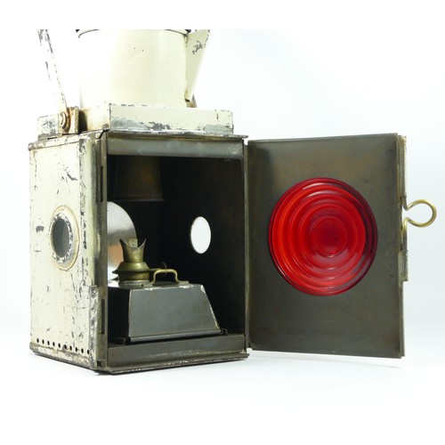 102 - BR(W) White tail lamp with burner.