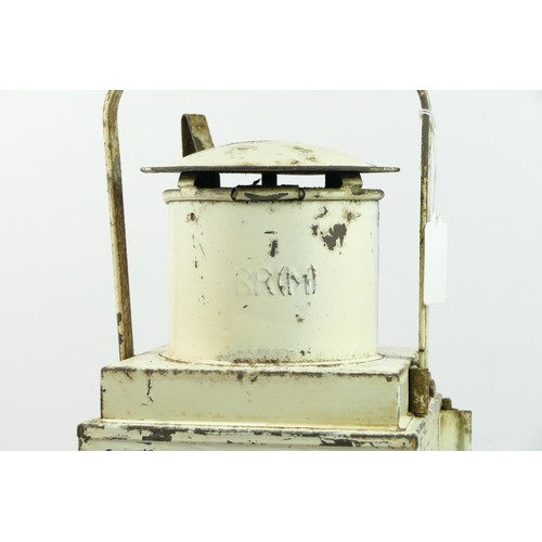 104 - BR(M) White tail lamp with burner.