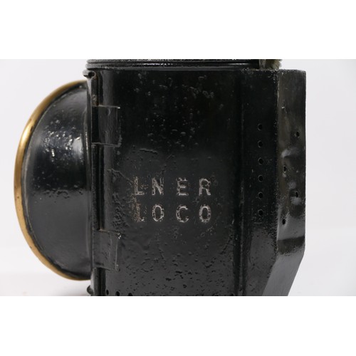 106 - LNER Loco two aspect handlamp with burner.