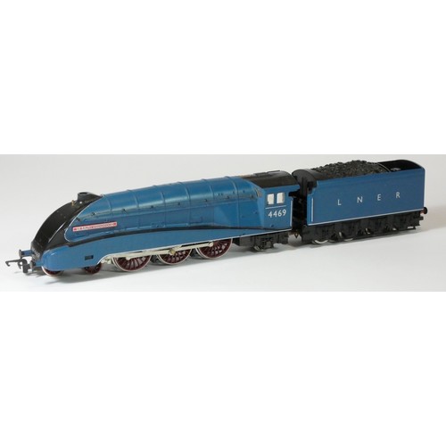 147 - The Hornby Sir Ralf Wedgewood collection, consisting of three OO gauge locos and tenders, including ... 