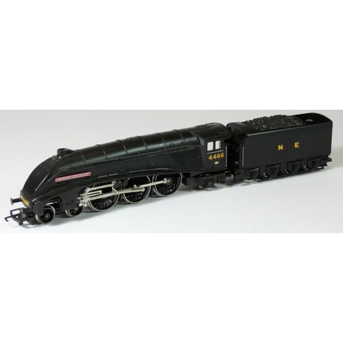 147 - The Hornby Sir Ralf Wedgewood collection, consisting of three OO gauge locos and tenders, including ... 