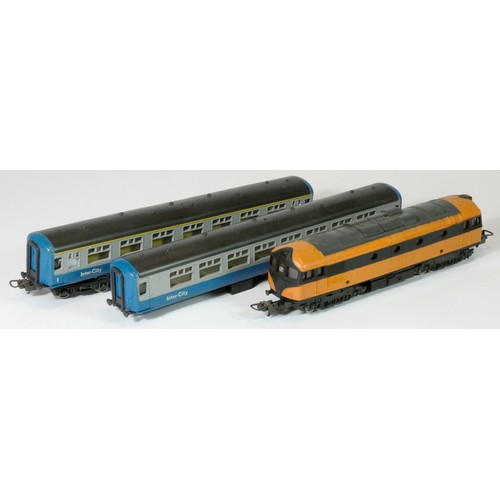 154 - A Lima OO gauge D 9003 in BR two tone green livery, boxed, together with a Lima loco and tender, 468... 