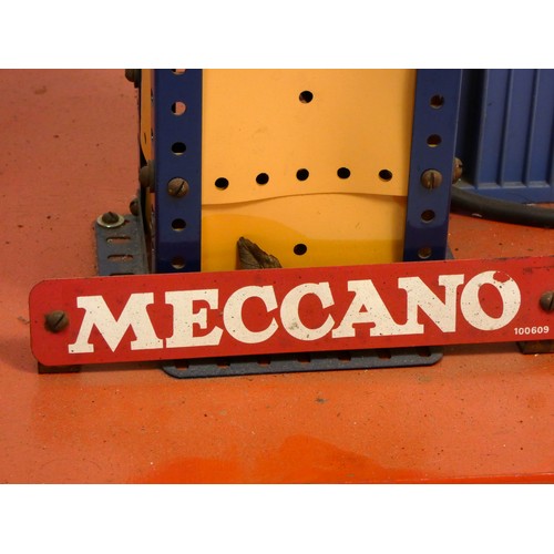 214 - A Meccano shop display, twin star, illuminated and spinning stars, yellow and blue, powered, on a wo... 