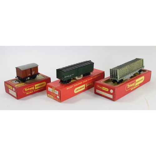 171 - A Tri-Ang OO gauge, loco with tender, 46201 'Princess Elizabeth' in BR livery, together with three T... 