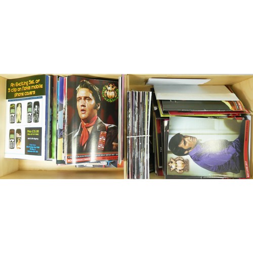 270 - Collectors edition Monopoly, Elvis edition, sealed, together with an Elvis belt buckle, plate and st... 