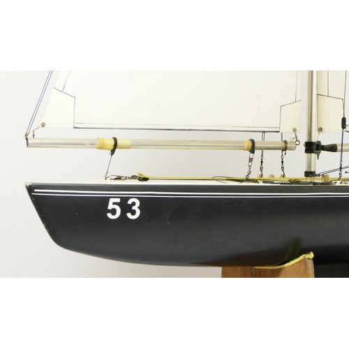 319 - A radio controlled plastic fractional rig model sail boat, lead bulb keel, control unit, stand, 79 x... 