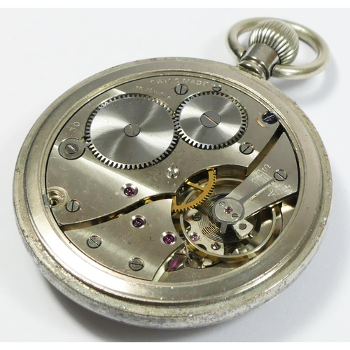 418 - A British nickel plated Military keyless wind pocket watch, the case stamped 6E/50 over A30120, 15 j... 