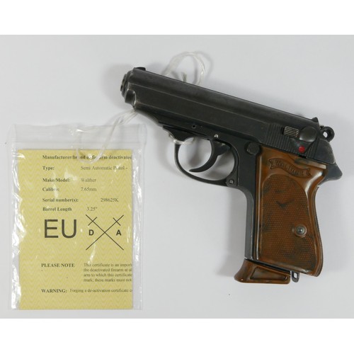 432 - Walther, Germany, a WWII 7.65mm Semi-automatic pistol, Model PPK, serial no. 298625K, with blued and... 