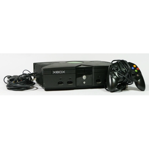 446 - A Microsoft Xbox (serial No 3158477 33905), with controller, Av and power cable