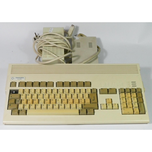 453 - A Commodore Amiga A1200, with power supply and external floppy disk drive, together with six boxed g... 