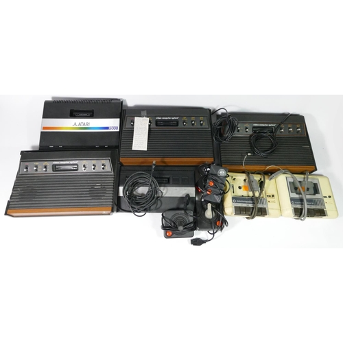 480 - FOR SPARES OR REPAIRS, an Atari 2600 U (serial No 810749), an Atari 2600 U (serial No 548256654), an... 