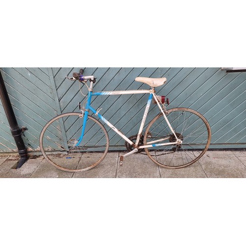 51 - A Raleigh Esprit racing bicycle.