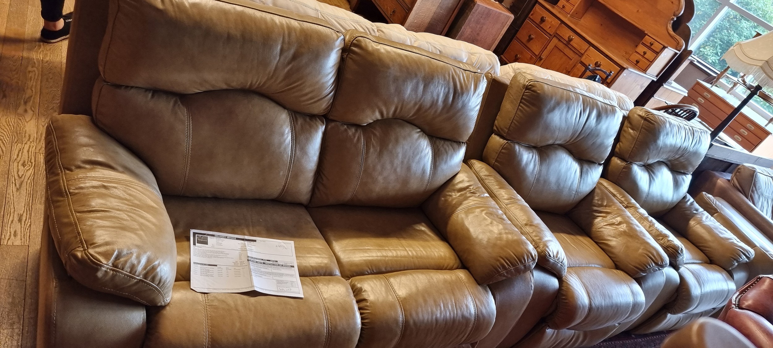 A modern leather Sofaworks Insignia two seater Oxford Tesoro sofa, 154