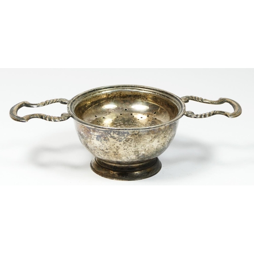 8 - A silver tea strainer, by Viners, 1974, in the form of an 18th century strainer, 14cm across the han... 