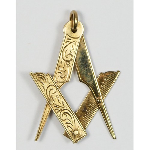 51 - A 9ct gold articulated Masonic square and compass, Birmingham 1988, with engraved decoration, 38 x 3... 