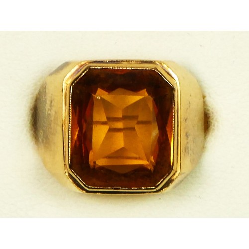 67 - A gold mounted rectangular citrine ring, tests as 18ct, the stone of good colour, 14 x 11mm, K, 6.7g... 