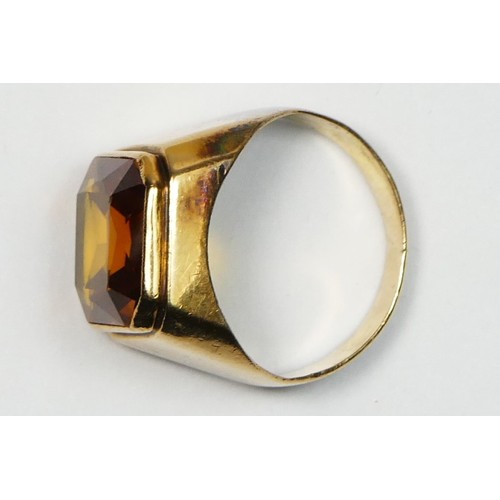 67 - A gold mounted rectangular citrine ring, tests as 18ct, the stone of good colour, 14 x 11mm, K, 6.7g... 