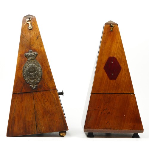 146 - A Victorian metronome, walnut case, brass plaque inscribed with, Metronome De Maelzel, New Burlingto... 