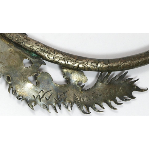 228 - A Vua Duy Tan Chinese/Vietnamese silver marriage collar, c.1914, composed of two chasing dragons wit... 