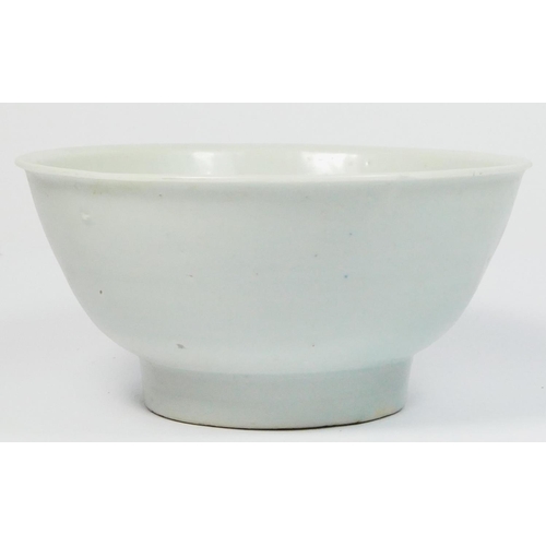 246 - Chinese Tek Sing Shipwreck cargo wares, a plain porcelain bowl, 16.5cm, Nagel Auction sticker (5).
T... 