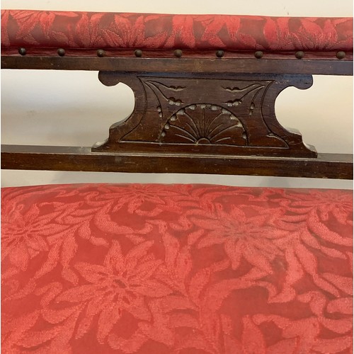 364 - An Edwardian stained beechwood framed and upholstered chaise lounge, the padded scroll end extending... 