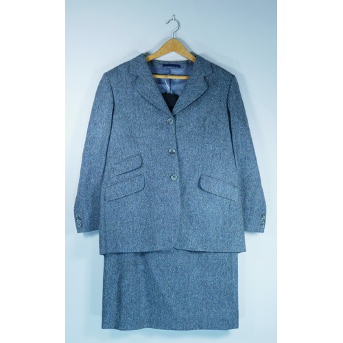 154 - A ladies 'Magee' grey tweed skirt and blazer suit, size 16.